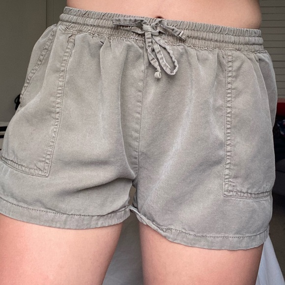 Shorts - Picture 3 of 3